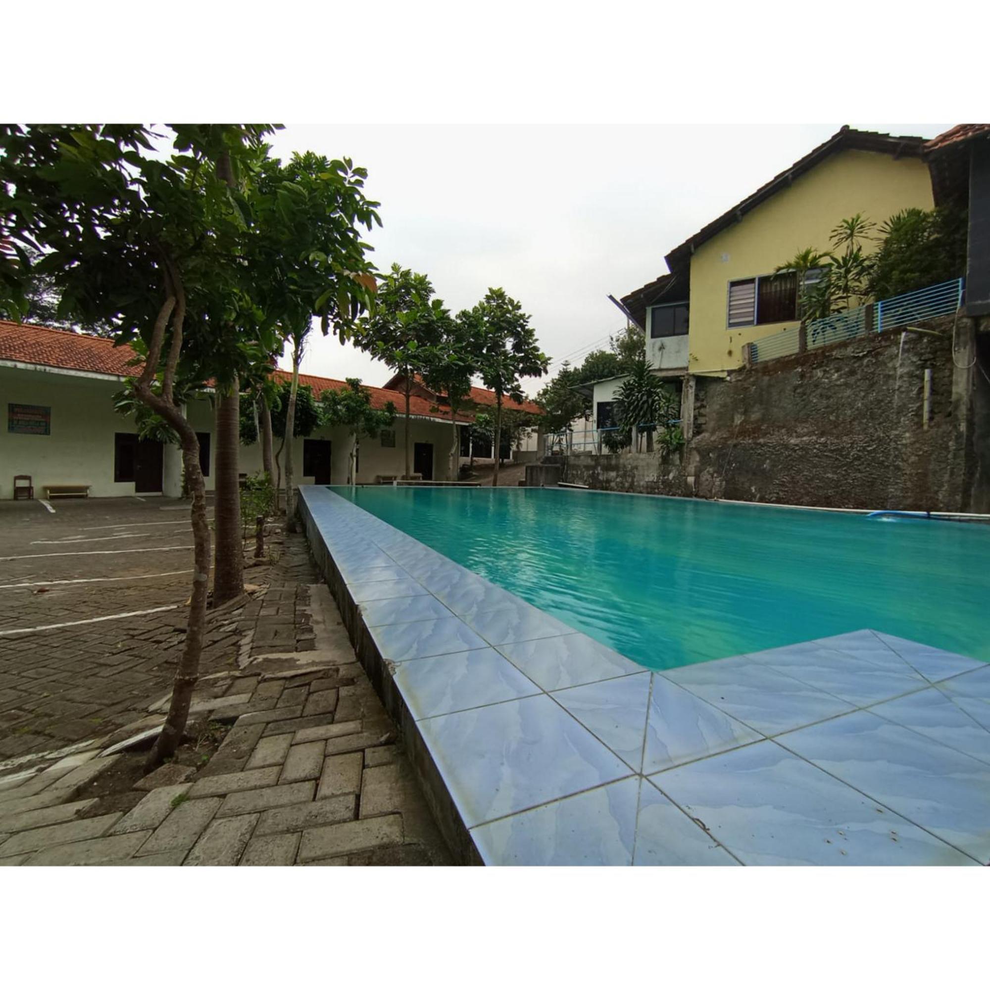 Villa Asia Jaya Redpartner Mojokerto Exterior photo