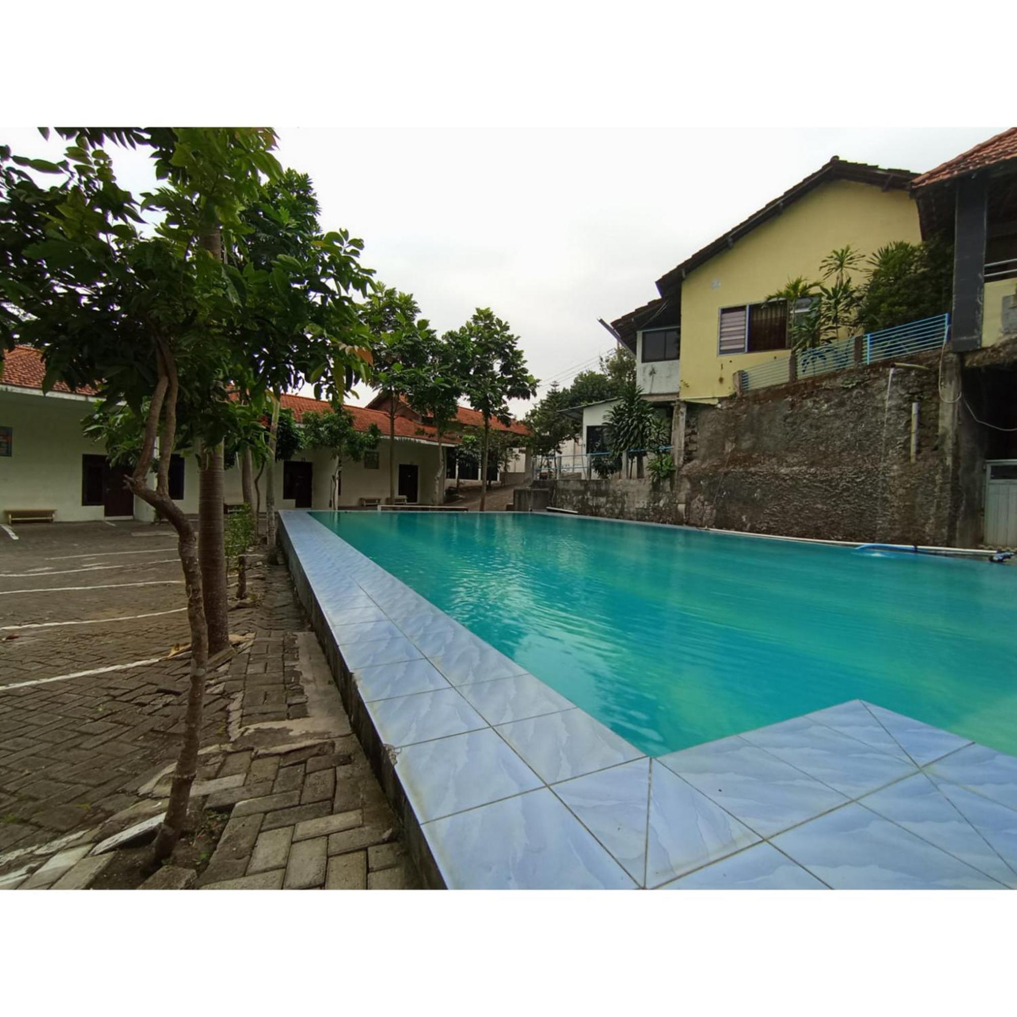 Villa Asia Jaya Redpartner Mojokerto Exterior photo