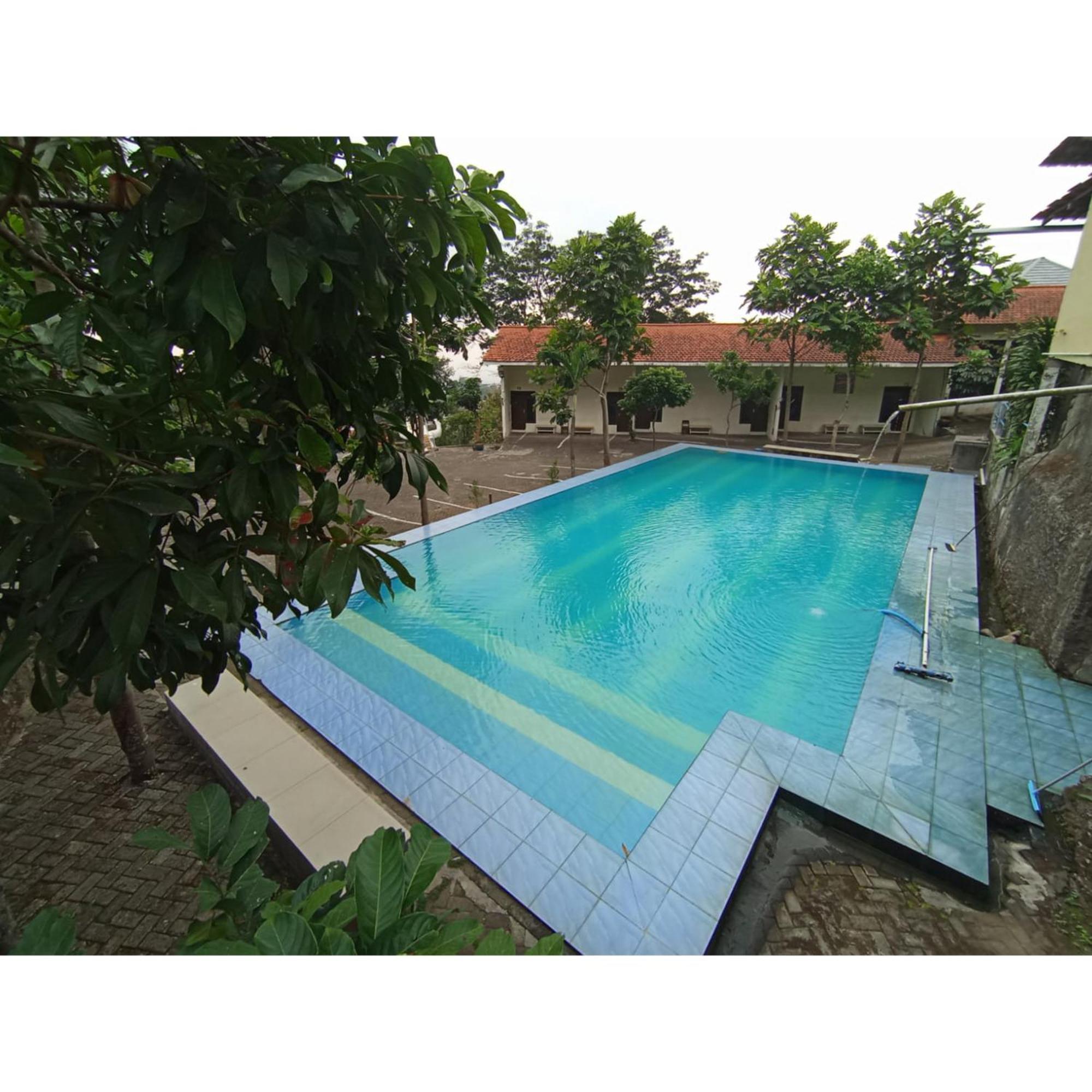 Villa Asia Jaya Redpartner Mojokerto Exterior photo